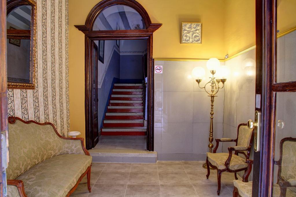 Hostal Santa Teresa Reus Exterior photo