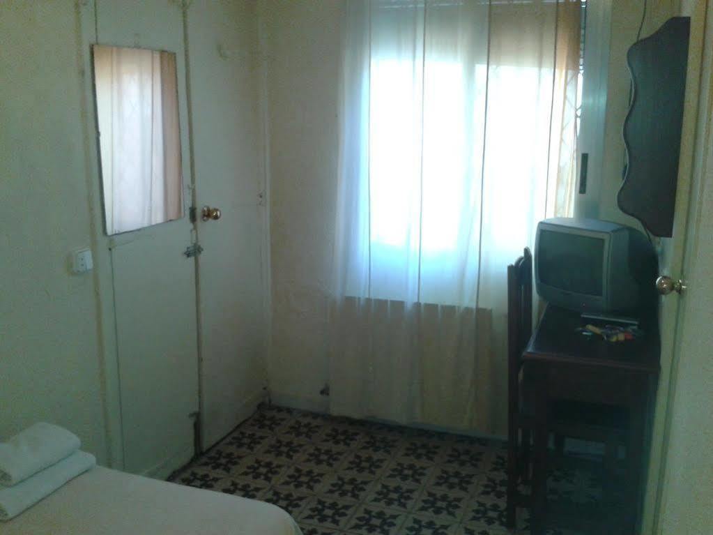 Hostal Santa Teresa Reus Exterior photo